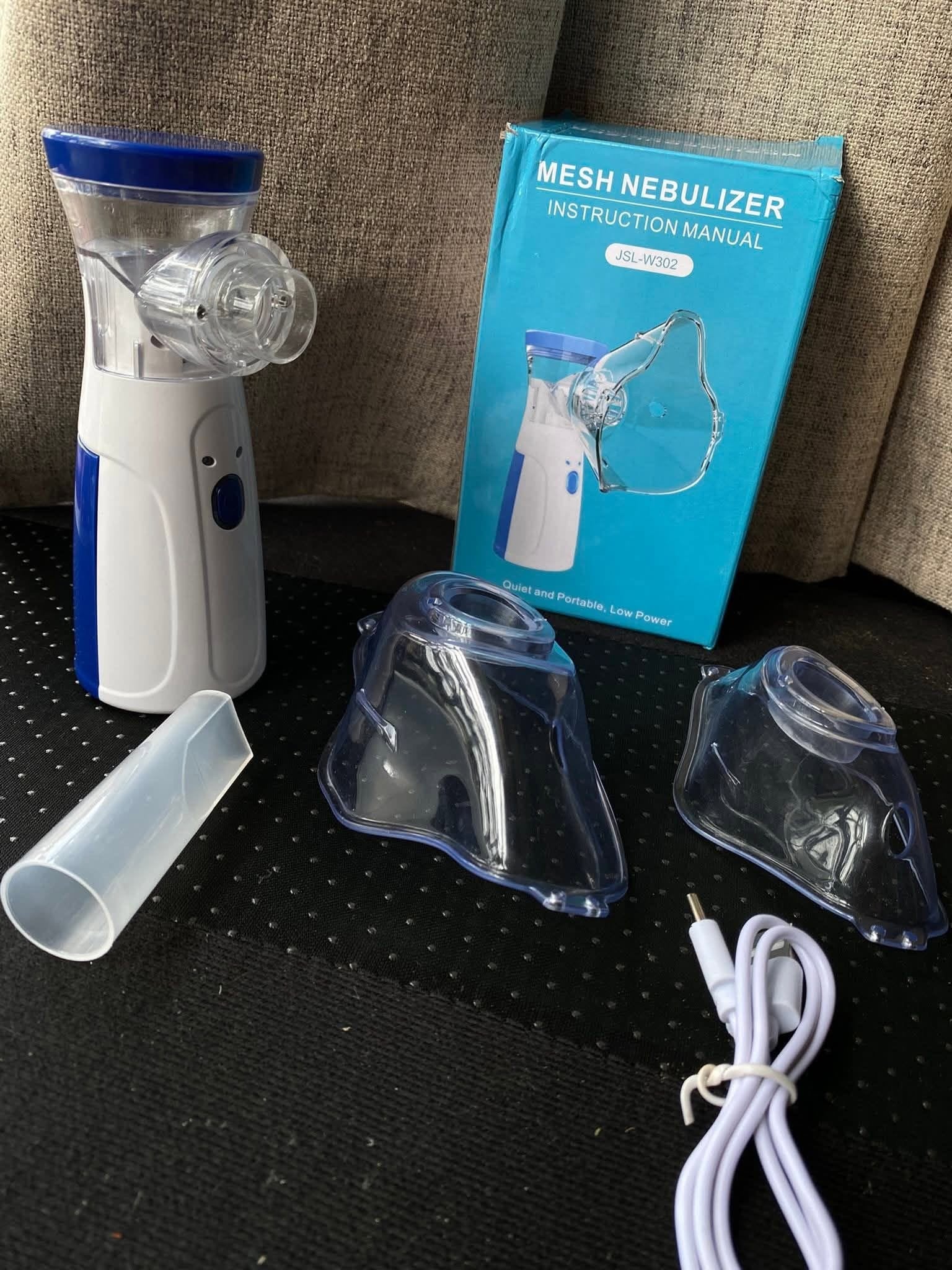 Foto real de Carolina Herrera con el nebulizador y todos sus accesorios